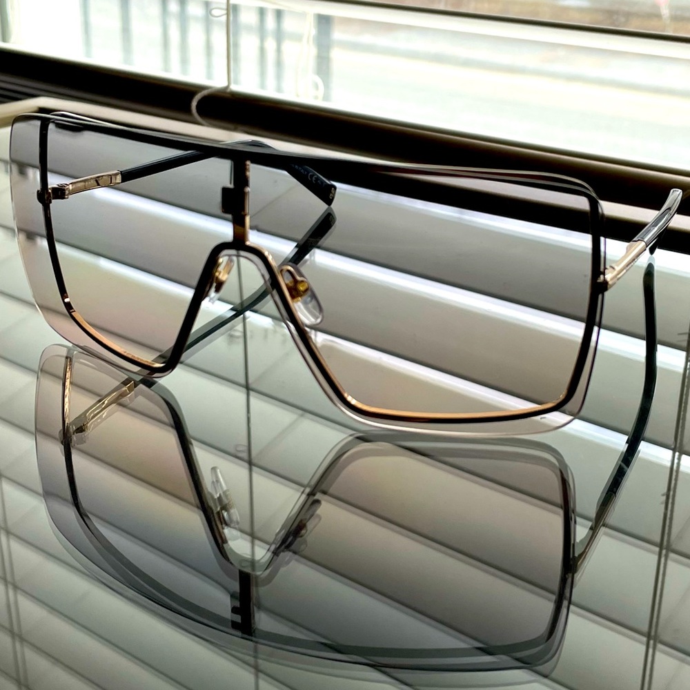 New Unisex Givenchy Sunglasses - Picture 3 of 12